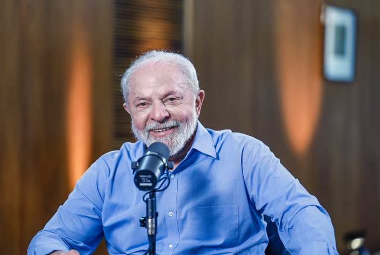 Lula anuncia retomada do Programa Luz para Todos em Parintins