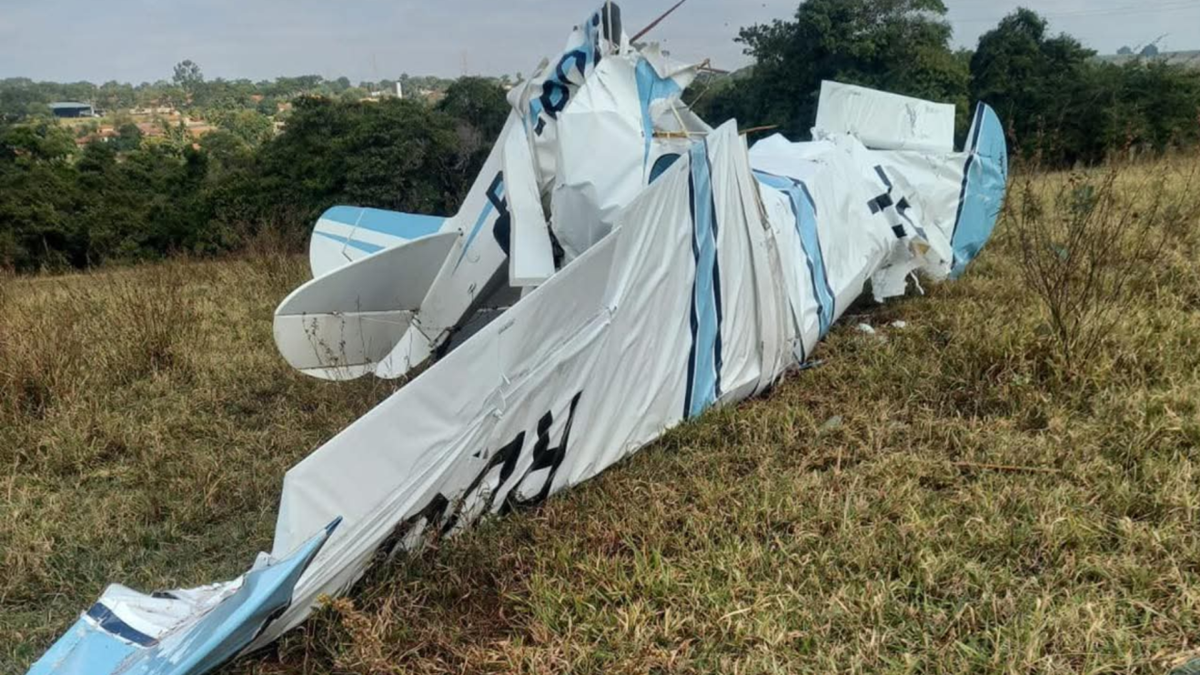 Avião de pequeno porte cai no interior de SP e deixa dois mortos