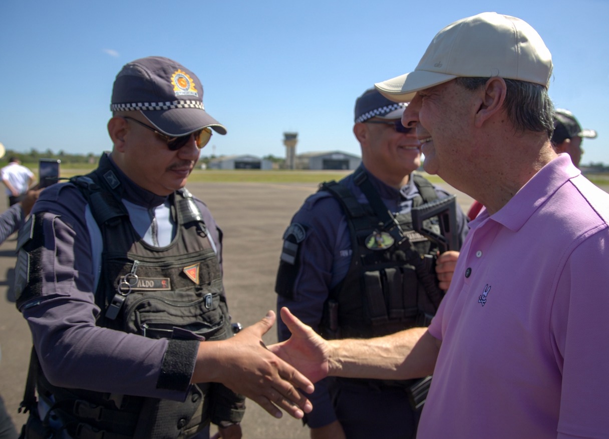 Omar defende polícia nas ruas agindo firme e com coragem contra o crime