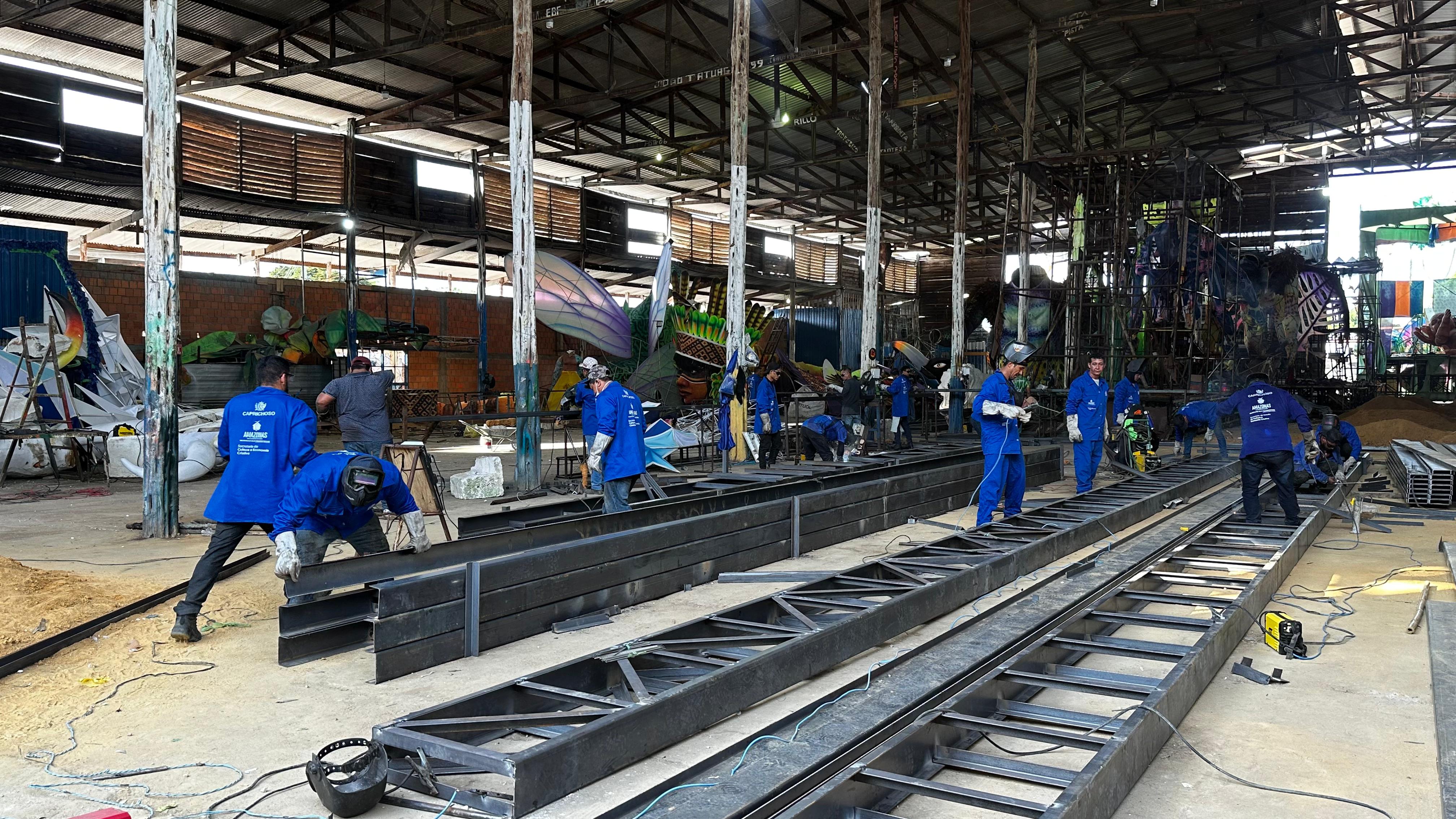 Caprichoso constrói novo galpão de alegorias em Parintins