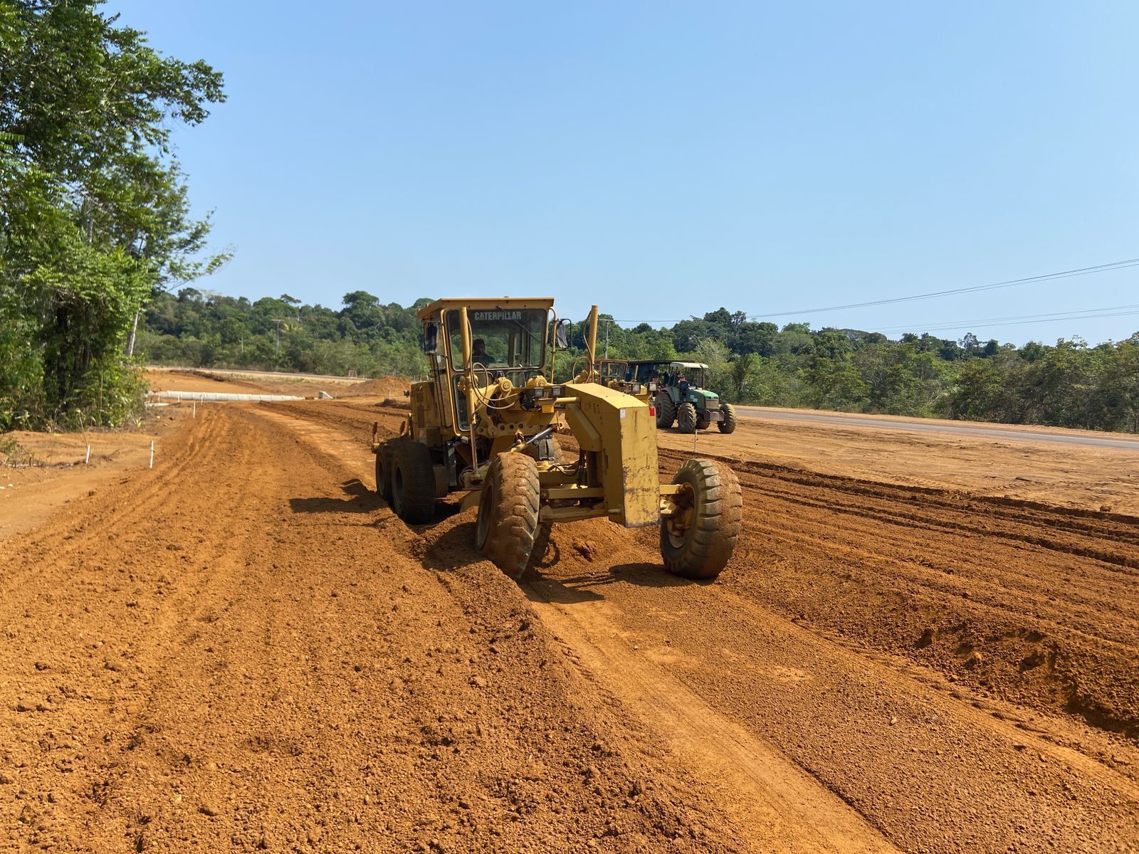 Obra de revitalização da rodovia AM-352 avança