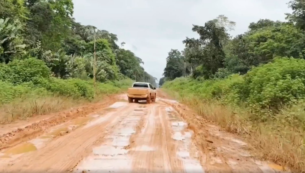 DNIT inicia obra emergencial na BR-230 em Lábrea