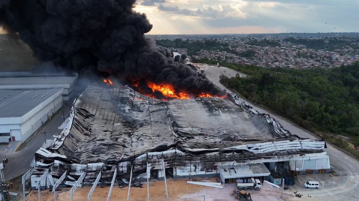 Incêndio em fábricas do Distrito Industrial dura mais de 19h; Grávida ficou ferida