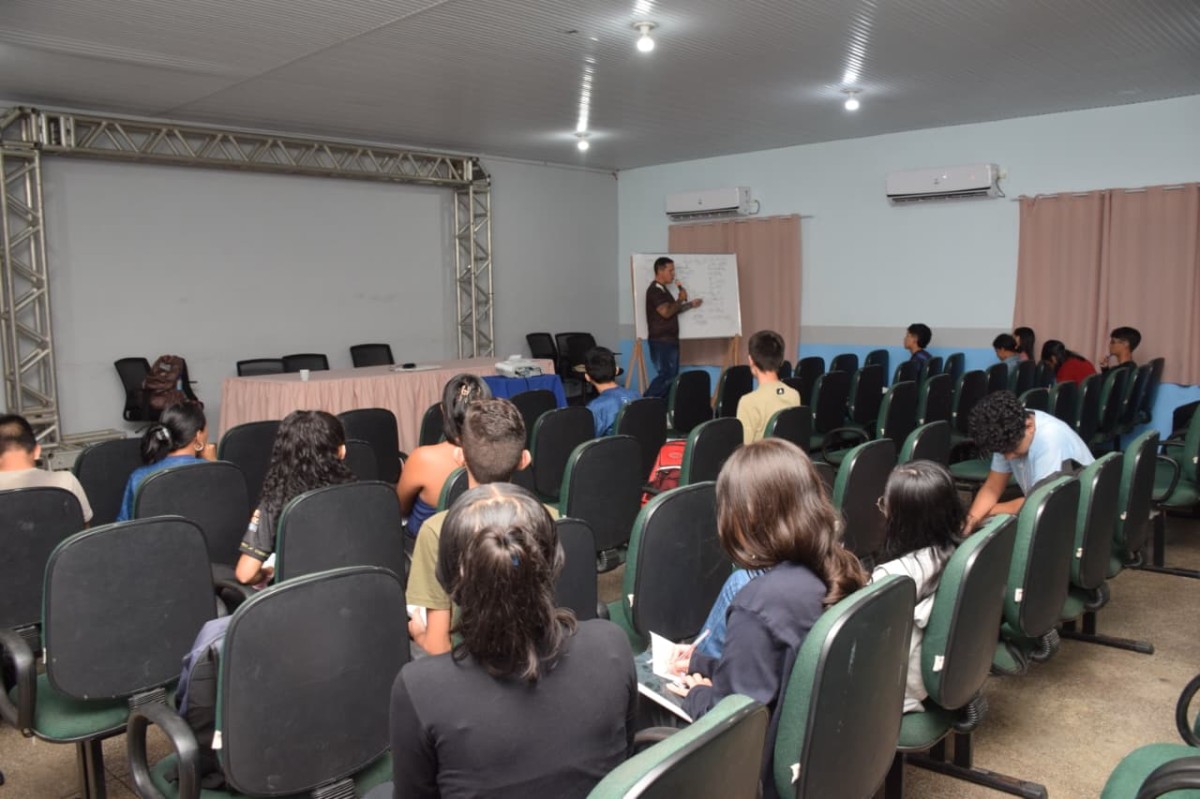 Prefeitura de Parintins abre inscrições para cursinho pré-vestibular