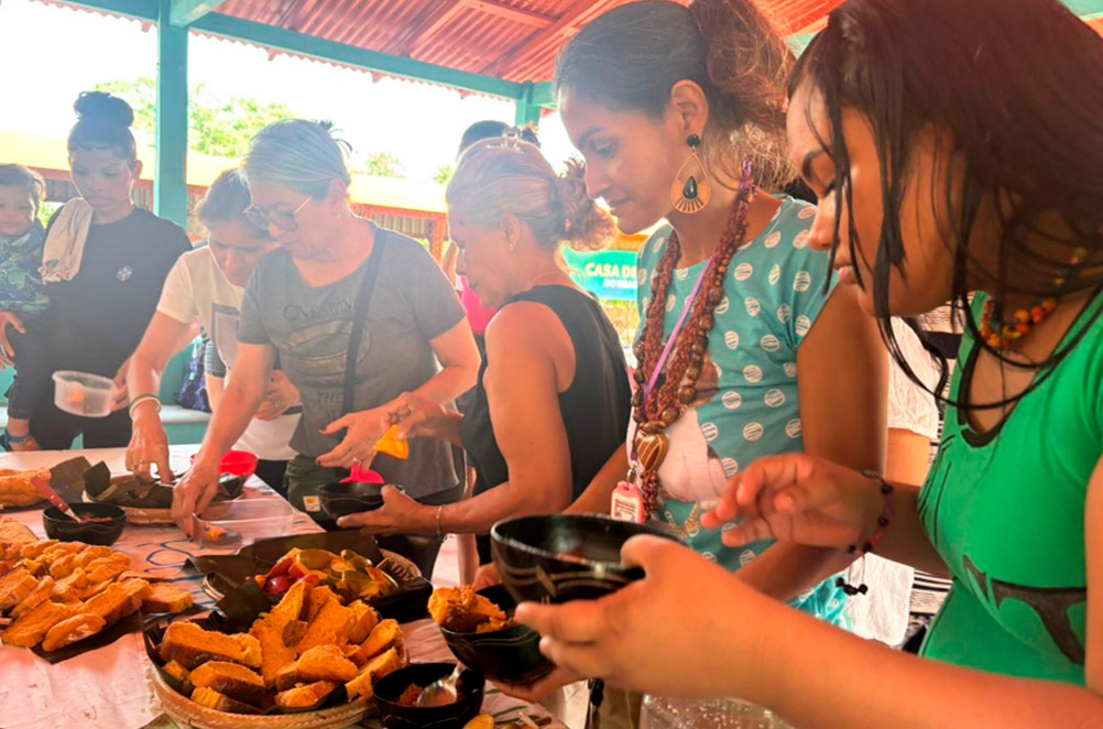 Agricultoras da Amazônia ampliam renda e autonomia com o projeto Cesta Ajuri