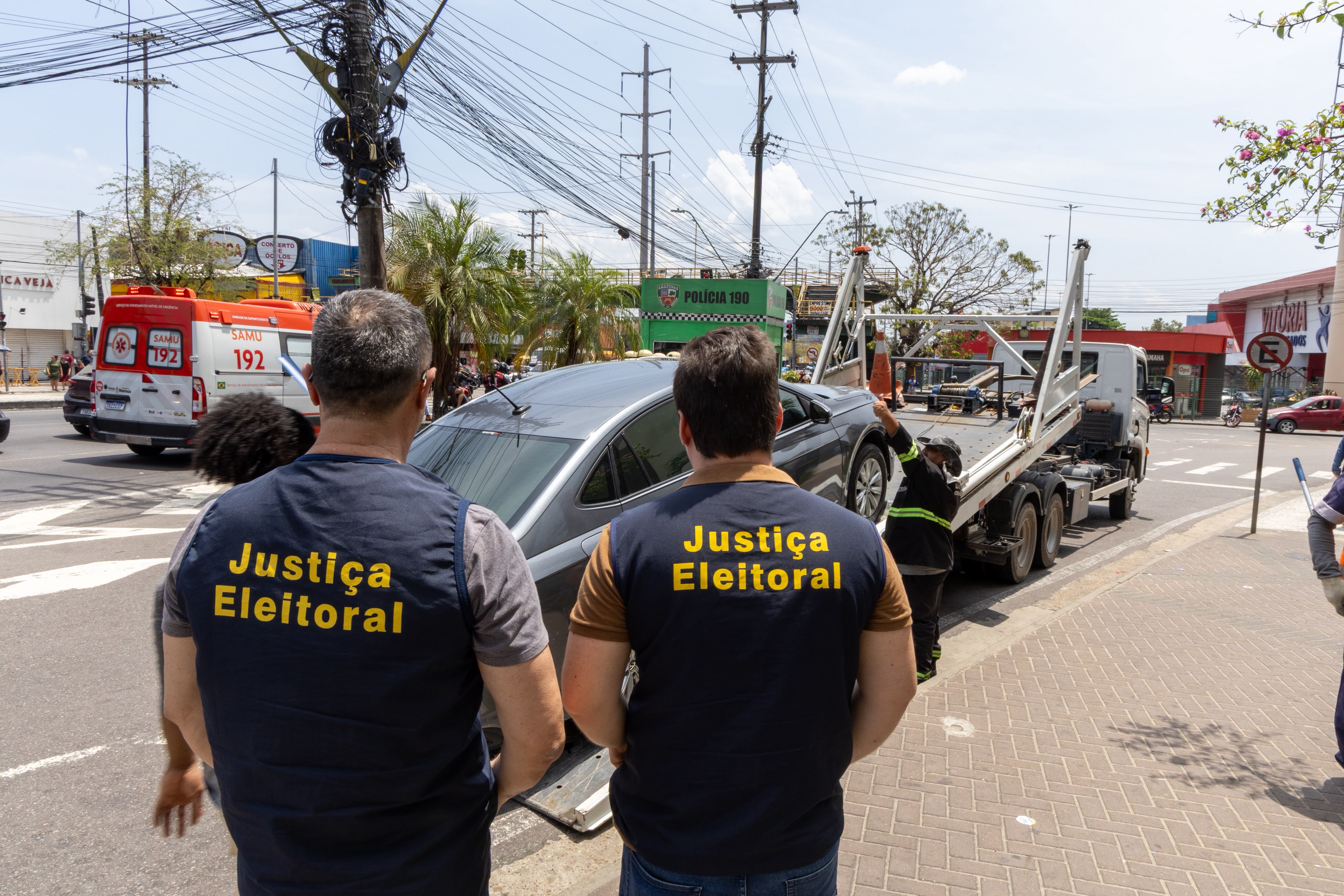 TRE-AM apreende 'paredão' com propaganda eleitoral irregular em Manaus