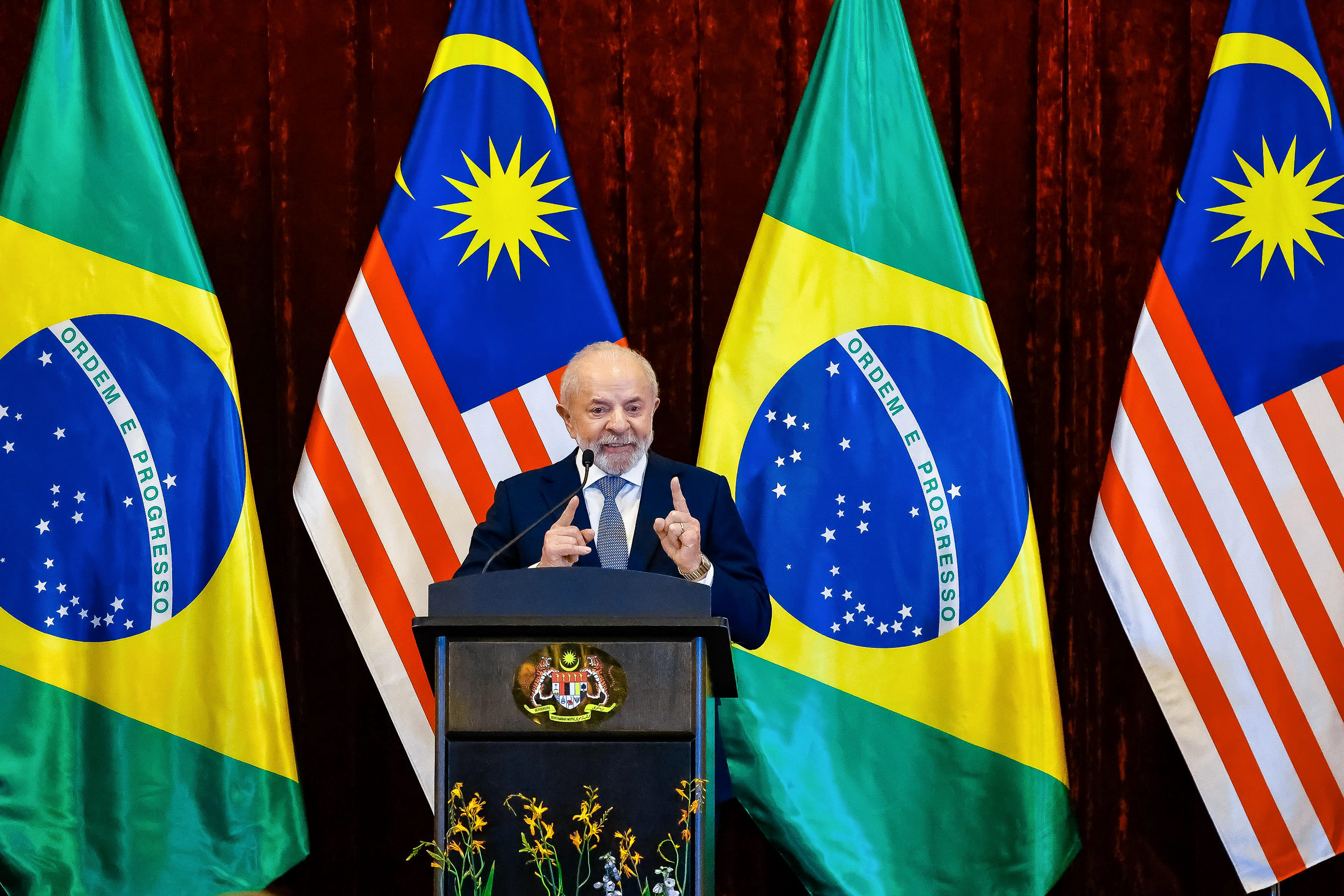 Lula diz que "colocará os problemas na mesa" com Trump e acredita em solução