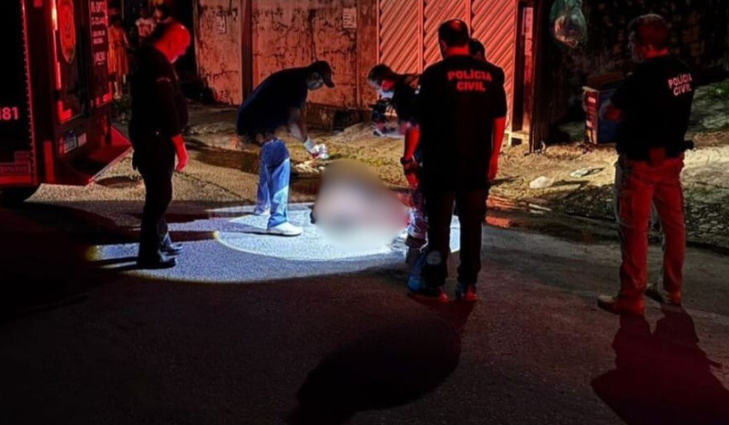 Cenas fortes: suspeitos de assaltos são espancados e mortos no bairro Raiz