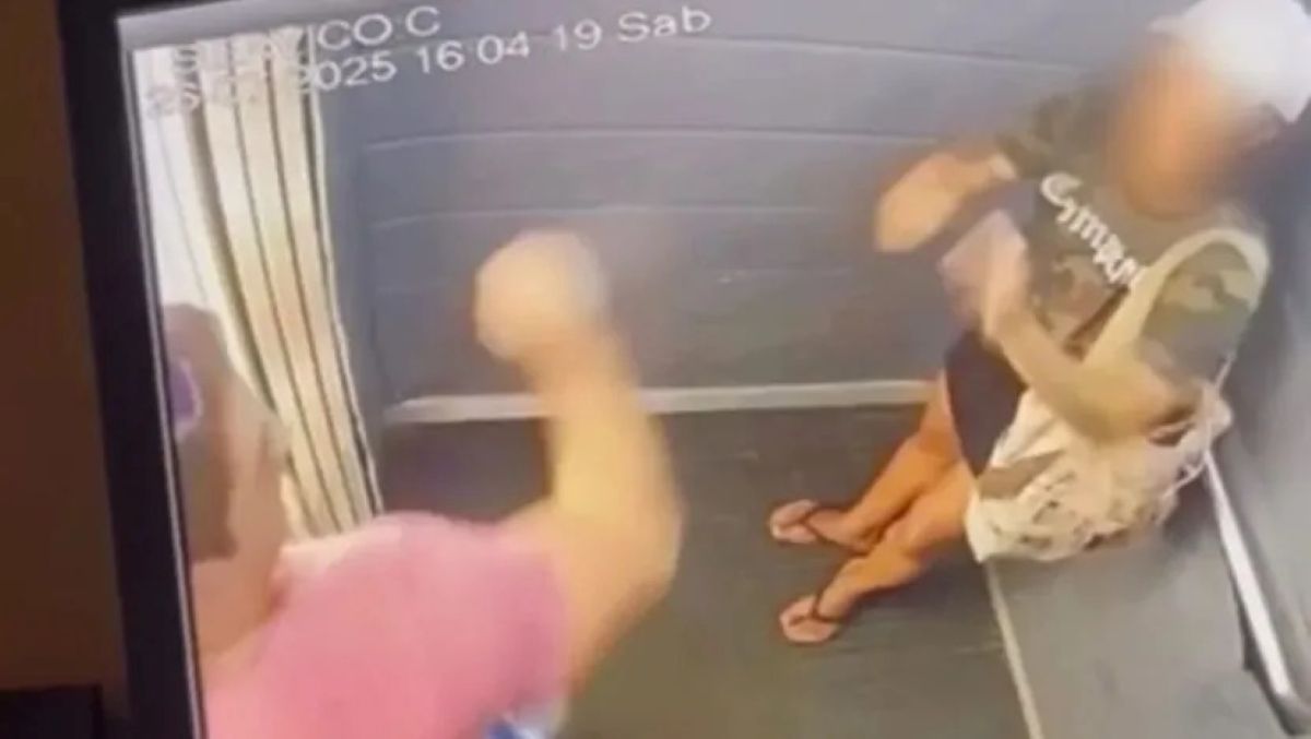 Vídeo: Homem é preso por espancar namorada com socos dentro de elevador