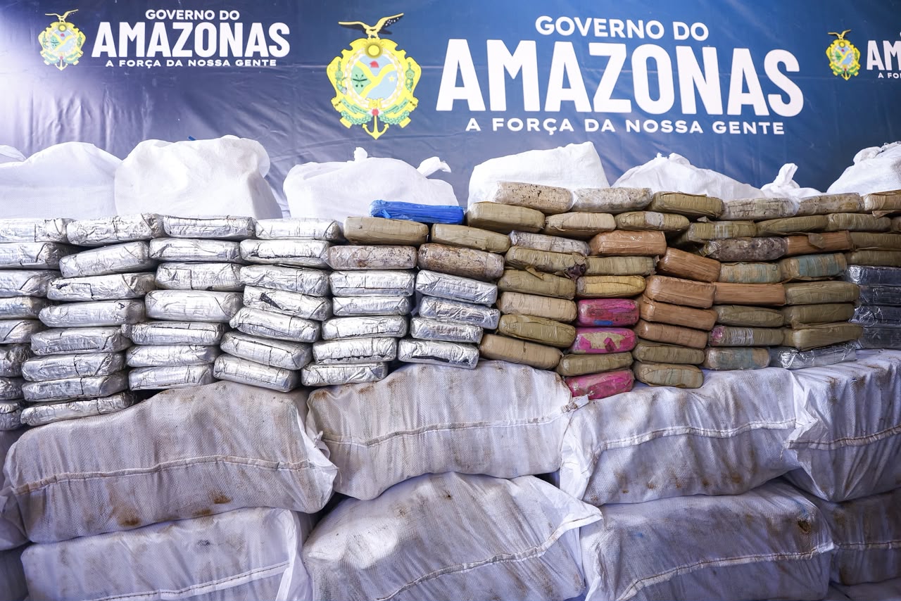 Operação apreende mais de duas toneladas de drogas dentro de embarcação em Coari