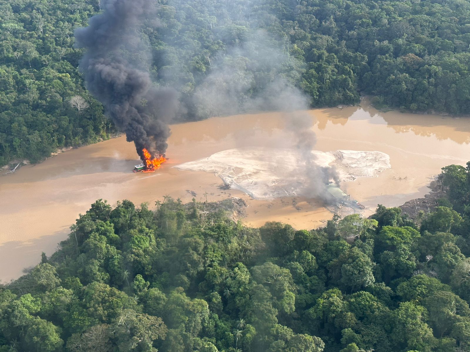 PF, Ibama e Polícia Nacional da Colômbia desmobilizam garimpo ilegal de ouro no AM