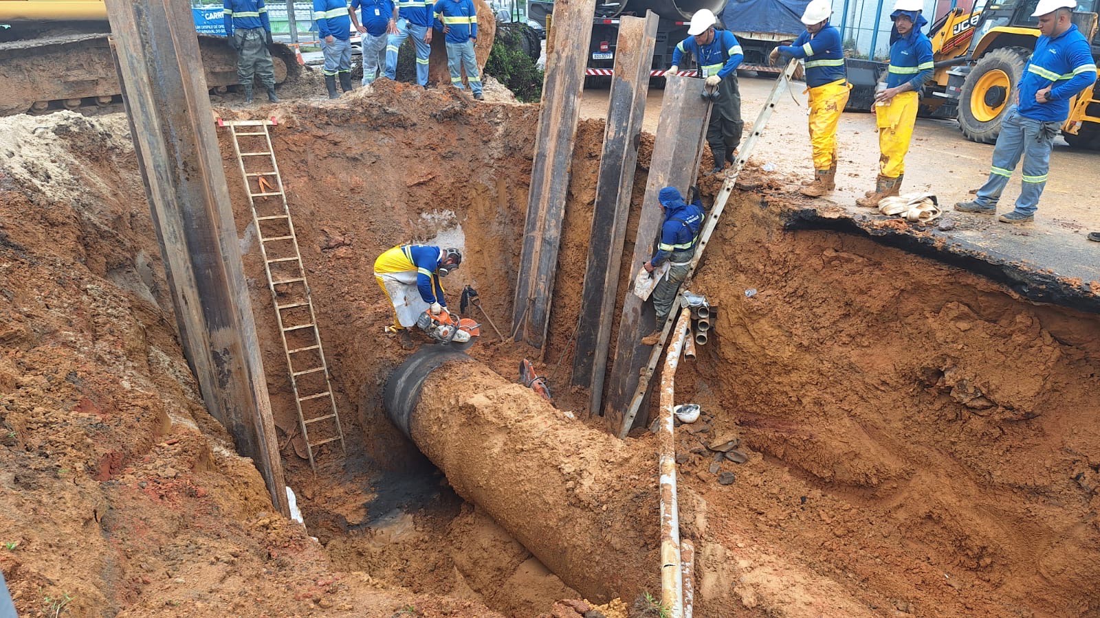Ageman notifica Águas de Manaus para esclarecer novo rompimento de adutora na zona Oeste