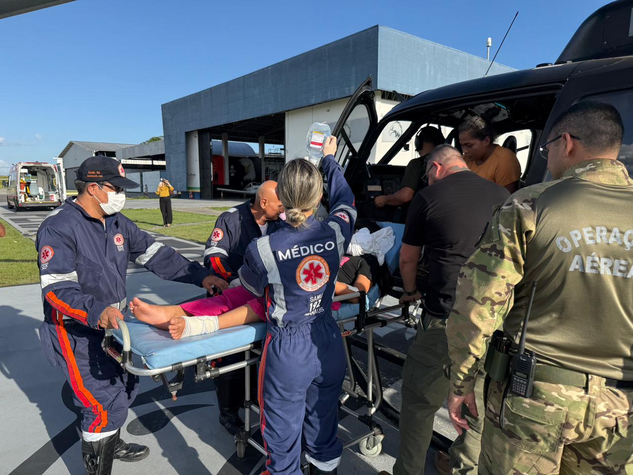 Criança picada por Jararaca é socorrida por helicóptero para atendimento em Manaus