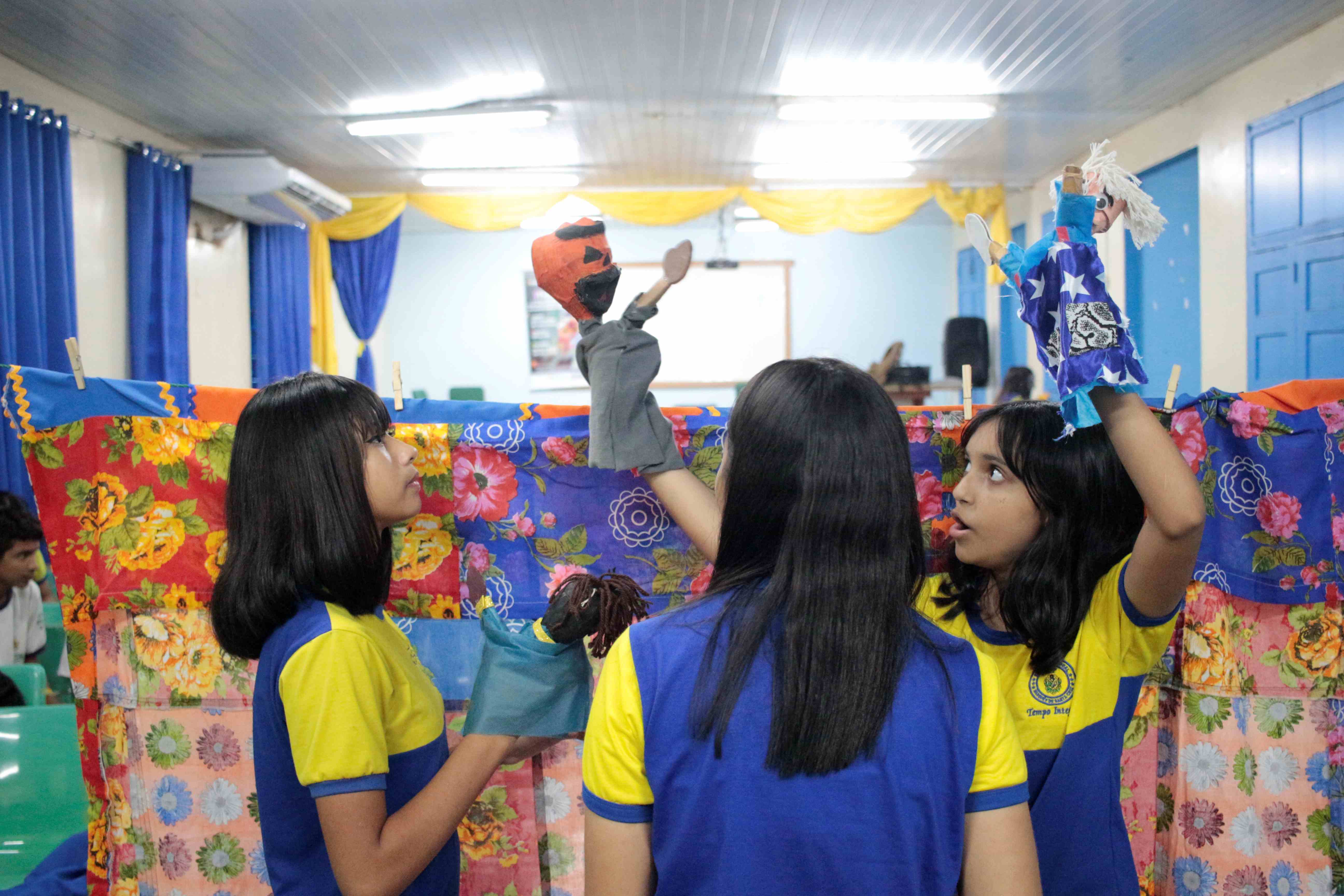 Oficina teatral estimula desenvolvimento artístico e social de alunos