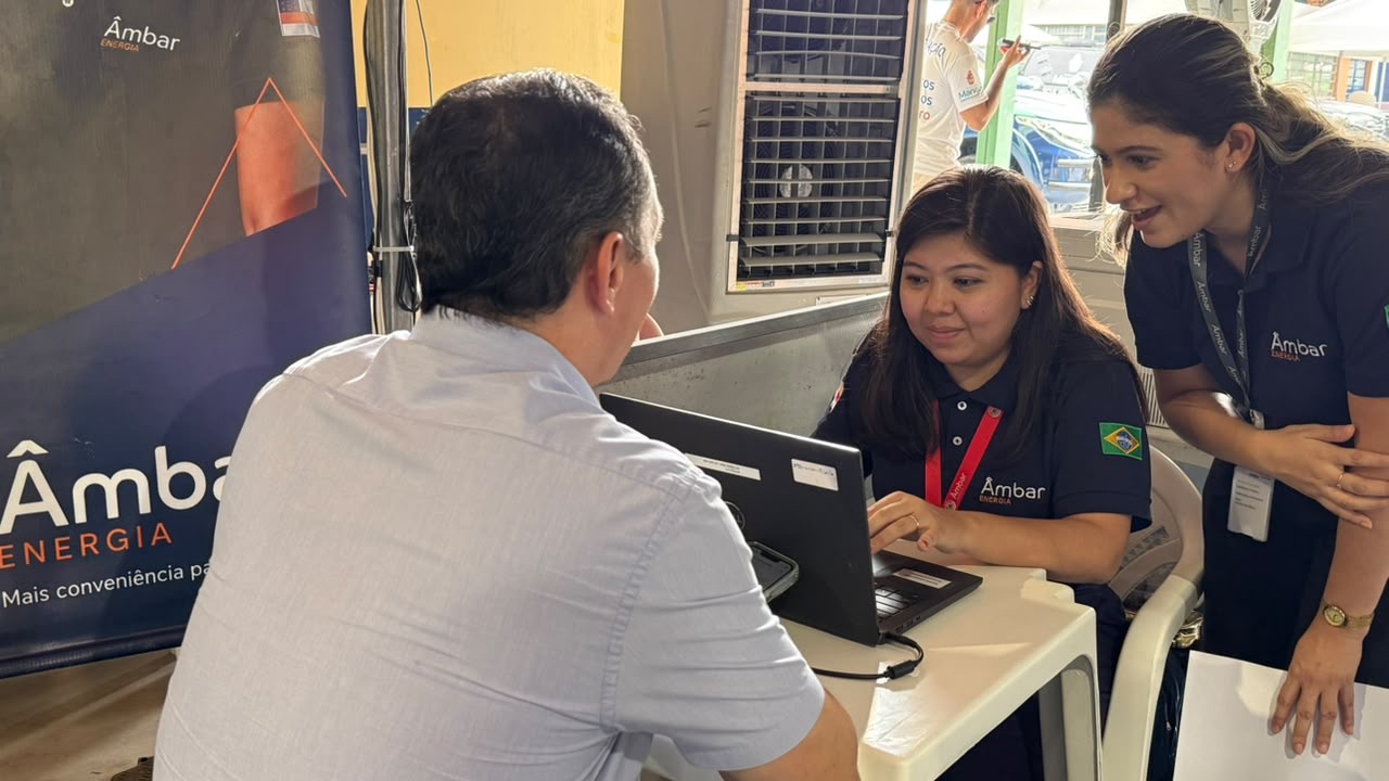 Concessionária de energia leva atendimento móvel a dez bairros de Manaus