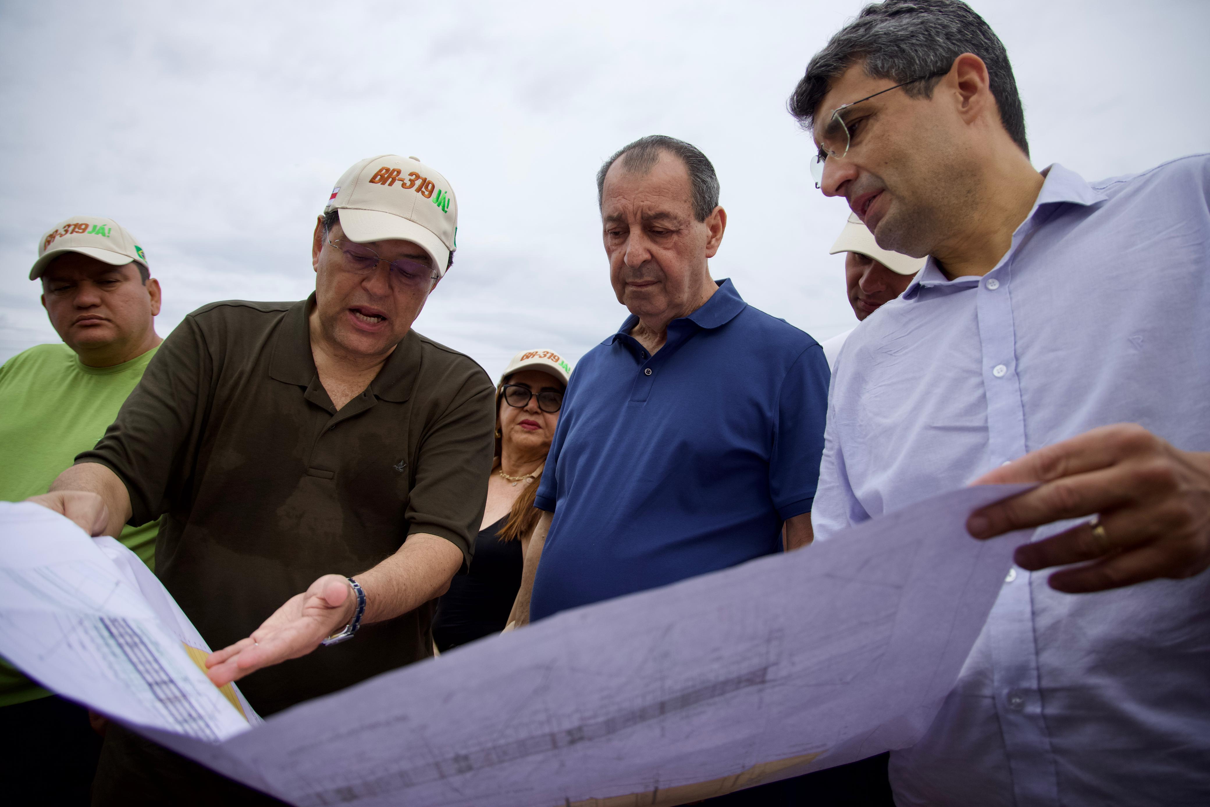Saiba qual é o estágio da BR-319 e o que os senadores foram fazer na rodovia