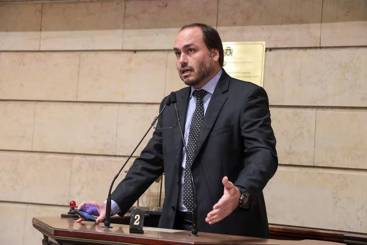 Assessora pedia dados sobre ações contra Bolsonaros, aponta PF