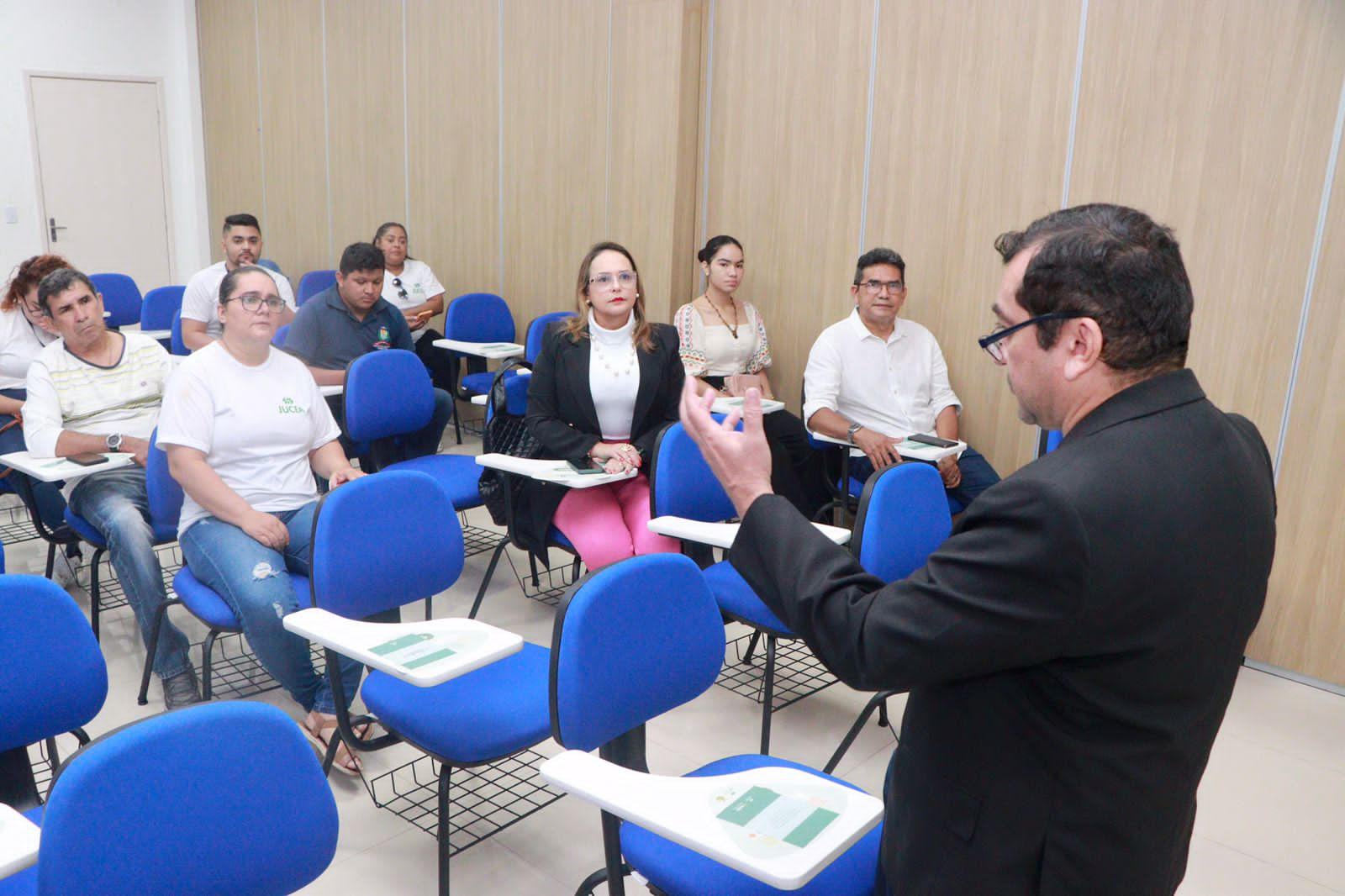 Formalize+ isenta empreendedor do interior do AM da taxa de abertura de empresa