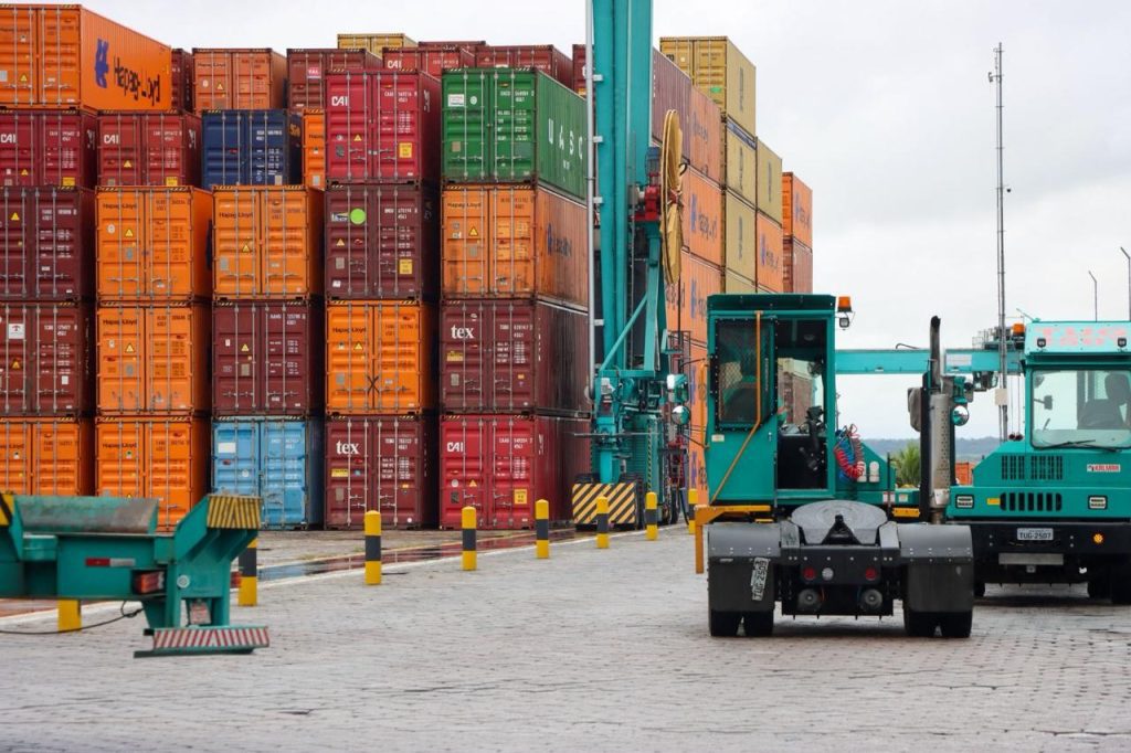 Antaq suspende cobrança da “taxa de seca” por transportadoras de contêineres