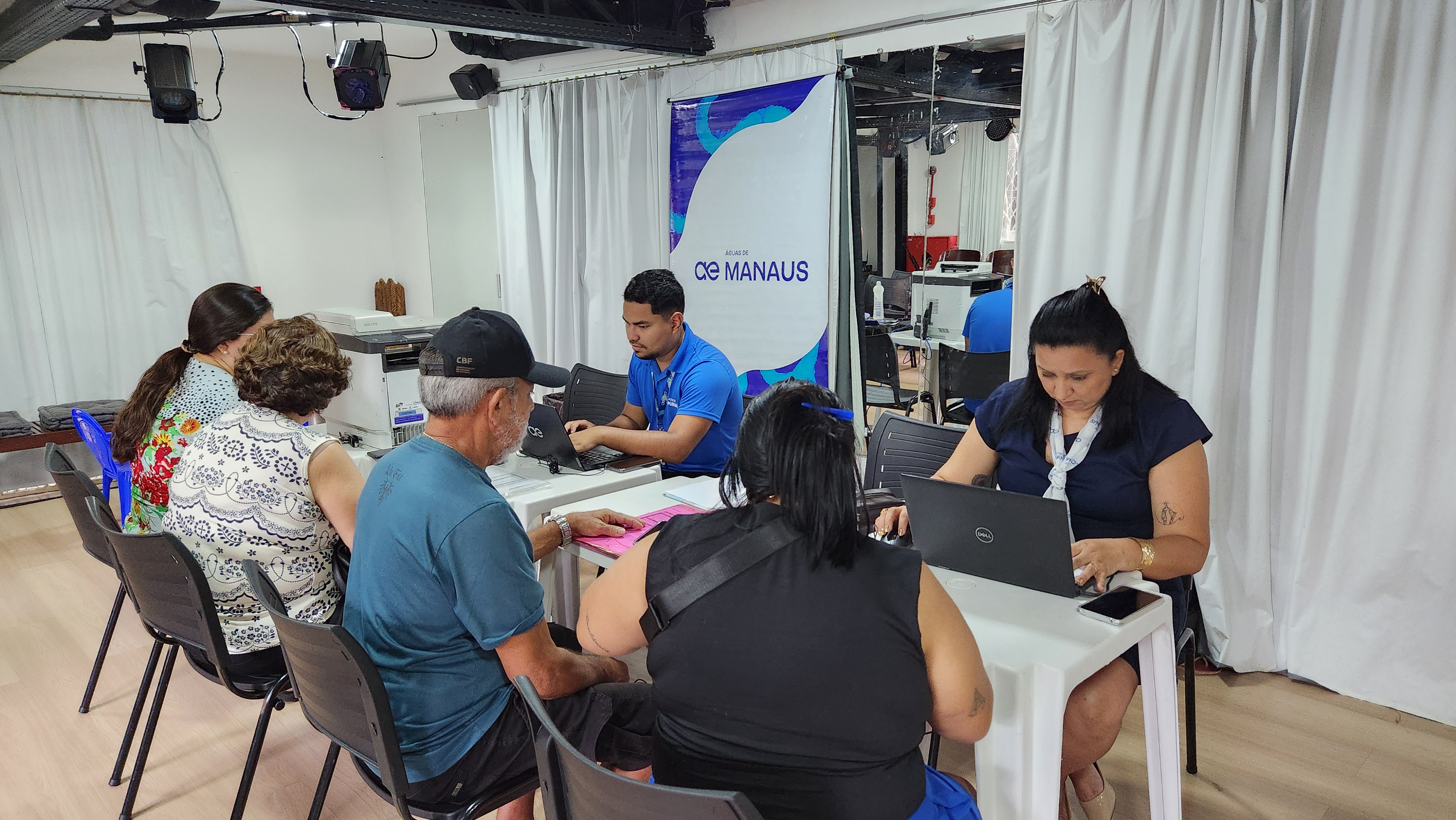 Atendimentos itinerantes e porta a porta da Águas de Manaus continuam no Centro