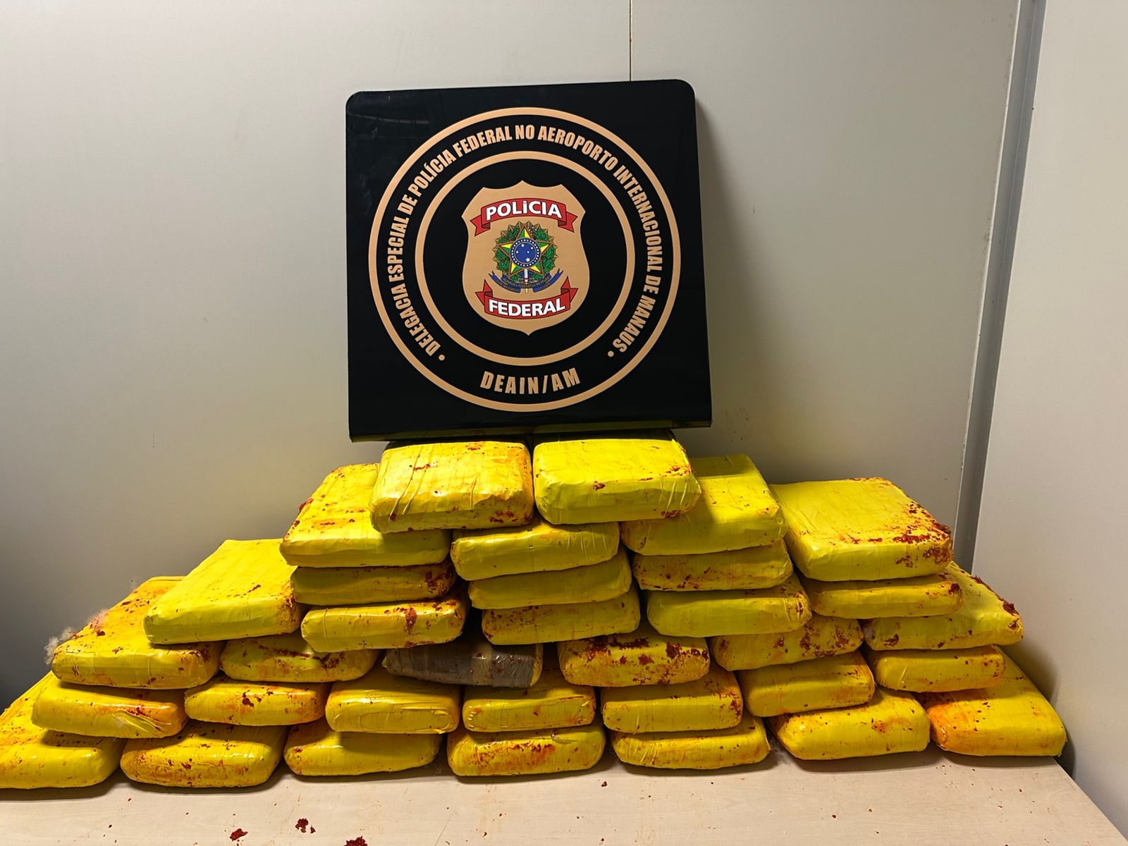 PF apreende 37 kg de skunk no Aeroporto de Manaus