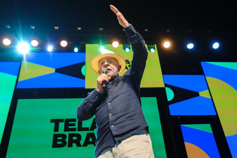 Lula convoca população a retomar o verde e amarelo na Copa: 'Não deixar as cores do Brasil com nenhum fascista'