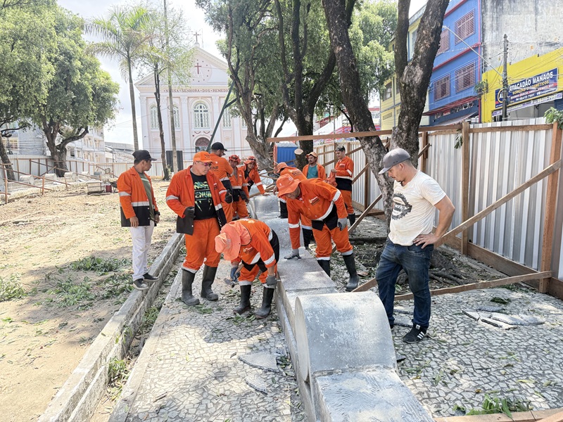 Praça dos Remédios, no Centro de Manaus, começa a receber revitalização