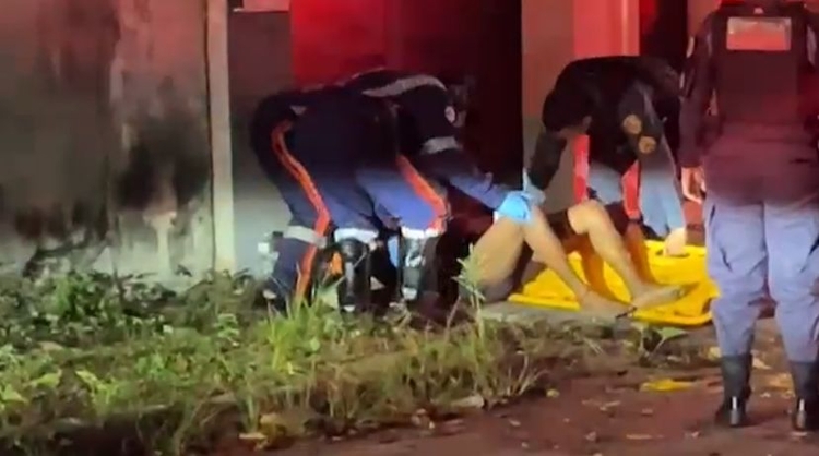 Mulher é espancada e sofre fraturas nas pernas no bairro Aleixo