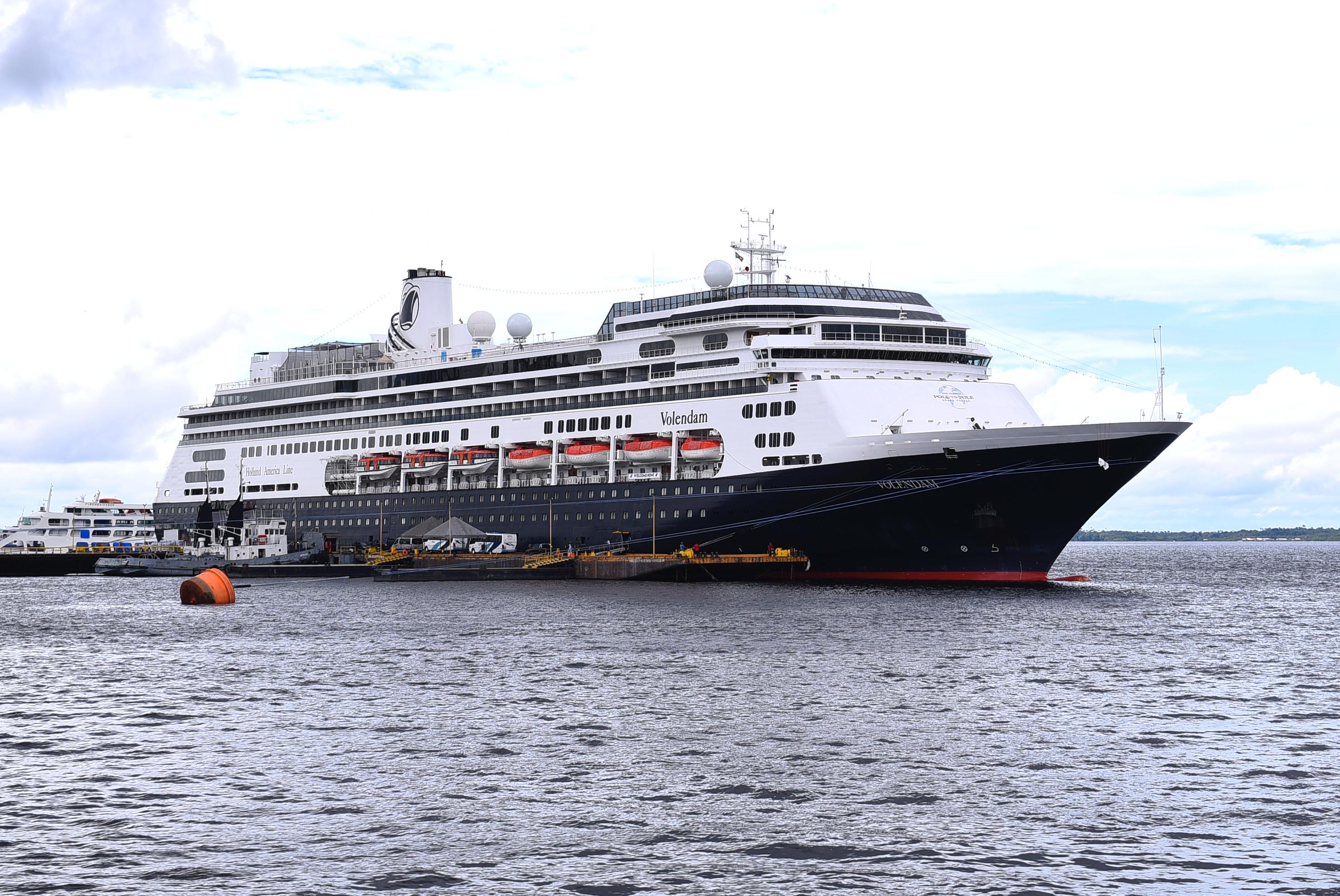 Cruzeiro holandês impulsiona economia e turismo em Manaus