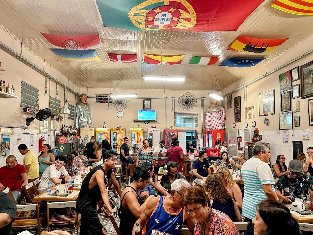 Carnaval 2025 traz otimismo para o setor de bares e restaurantes do Amazonas