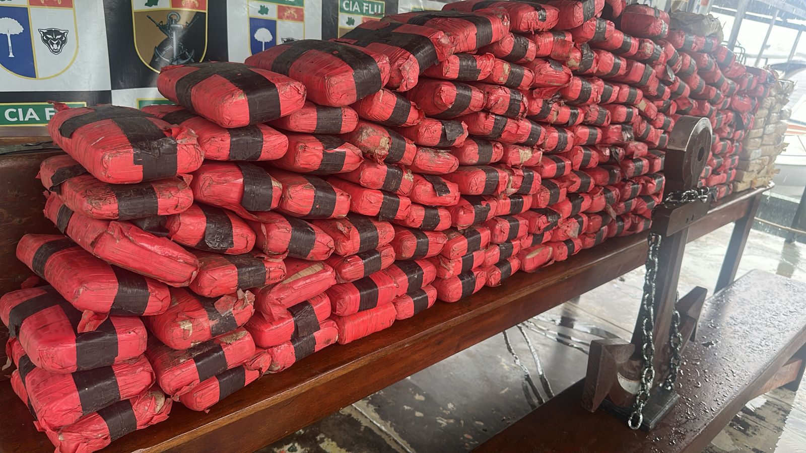 Grupo é preso com 193 tabletes de drogas no Rio Negro