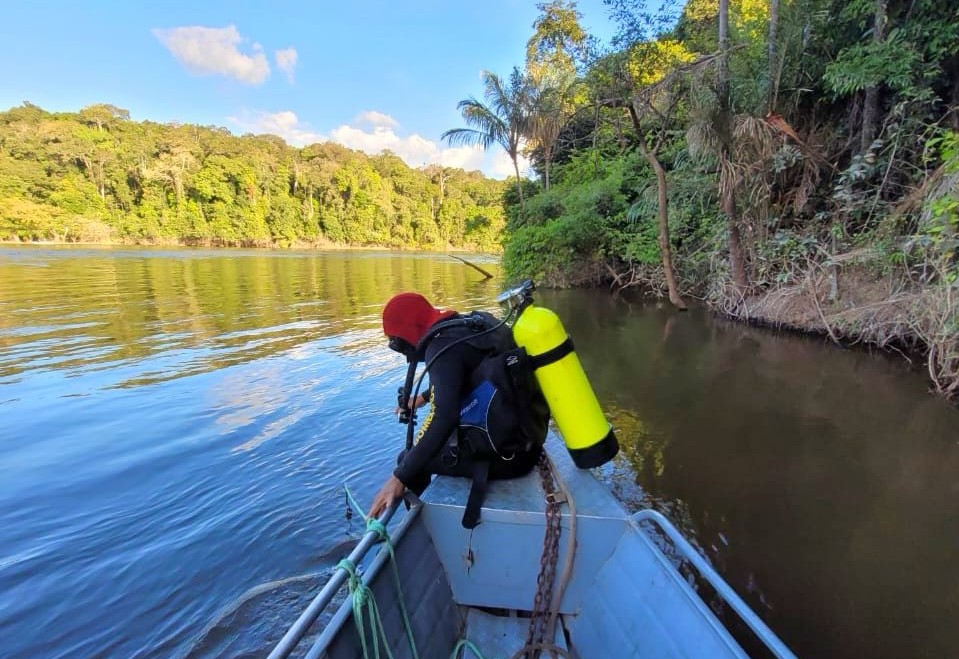 Bombeiros encontram corpo de turista envolvido em acidente no Rio Acari
