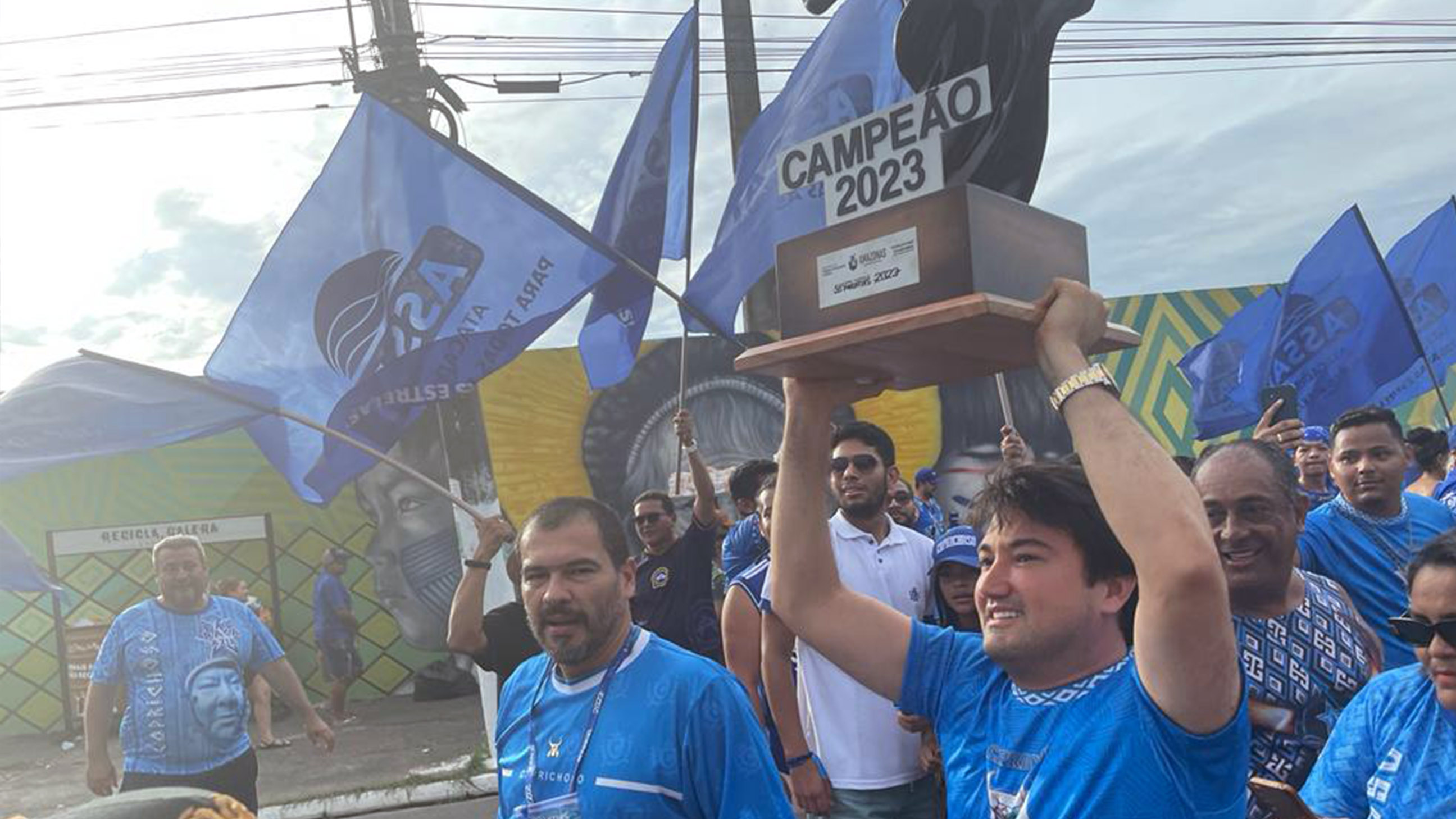 Pode vestir a camisa azulada molhada de suor, o Caprichoso é Bicampeão; Jender chora