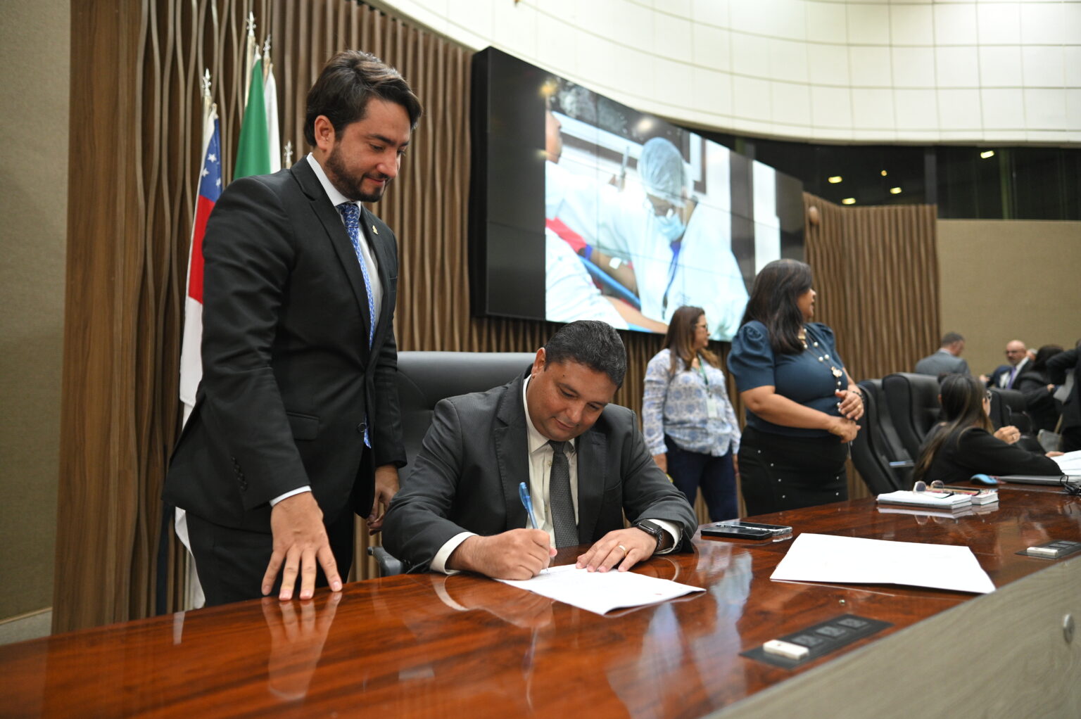 Mesa Diretora da CMM assina Projeto de Resolução da CPI da Águas de Manaus