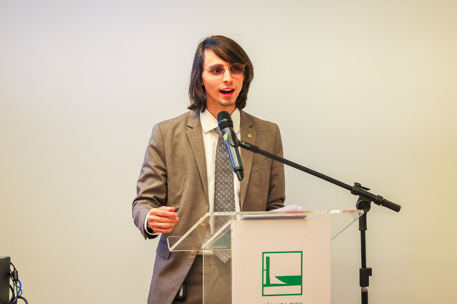 Projeto de Amom garante a transparência e a equidade no financiamento de campanhas femininas
