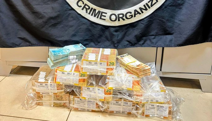 PF apura desvio de recursos federais em Manaus após apreensão de R$ 390 mil em espécie
