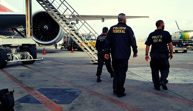 Suspeita de integrar facção criminosa é presa no Aeroporto de Manaus