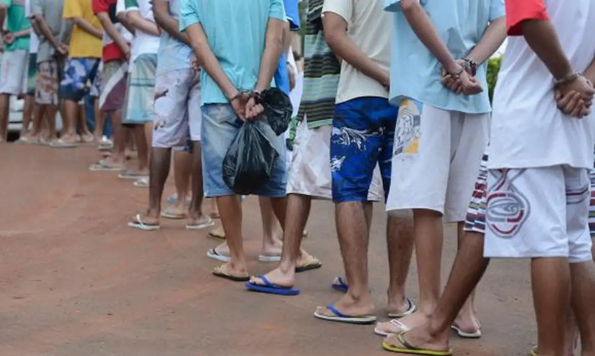 Motta cria comissão para analisar PEC que reduz maioridade penal