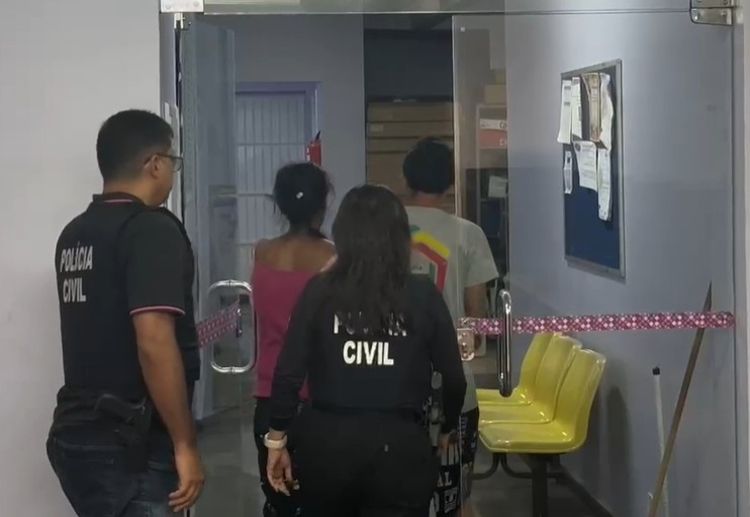 Mãe e padrasto são presos por estupro; homem transmitiu IST para adolescente
