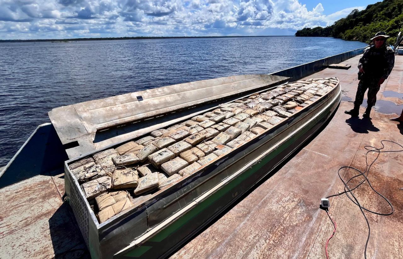 PMAM apreende mais de 260 quilos de drogas ocultas em casco de embarcação