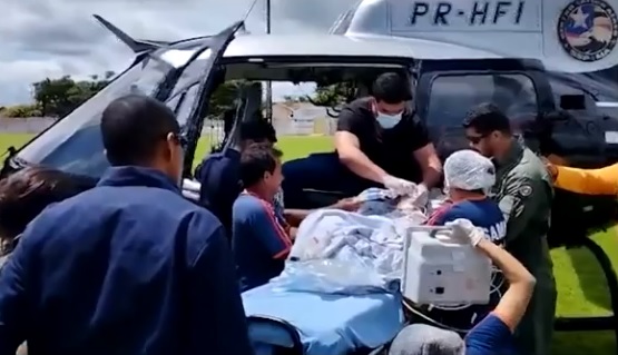 Confronto entre assaltantes e PMs termina com uma idosa e quatro assaltantes mortos