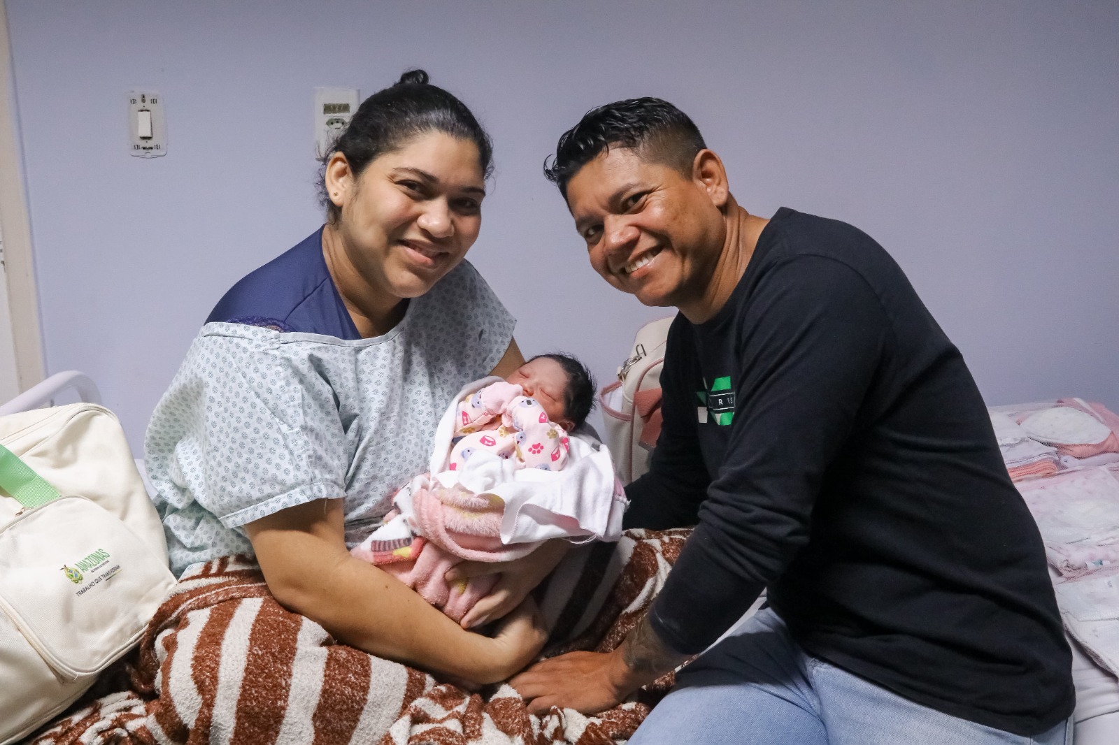 Primeiro bebê nascido em Manaus em 2025 é uma menina