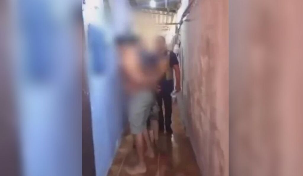 Vídeo: homem é preso por matar  vizinho a pauladas no Cidade de Deus