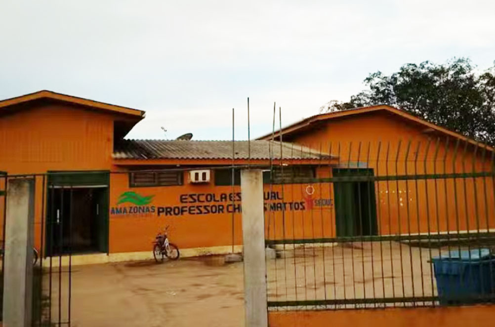 Professor leva pauladas após pedir para aluna guardar celular em cidade do Amazonas