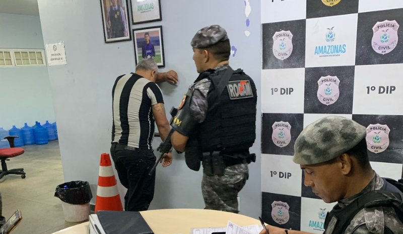 Homem é preso após assaltar passageira dentro do ônibus da linha 640