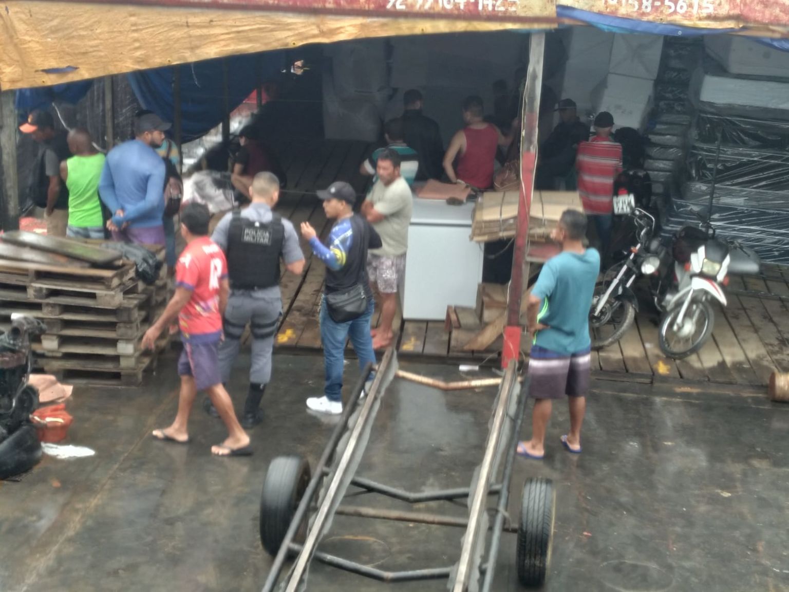 Homem é executado em balsa em porto de Manaus