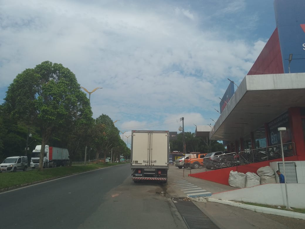IMMU autua 17 veículos por estacionamento irregular na zona Oeste de Manaus