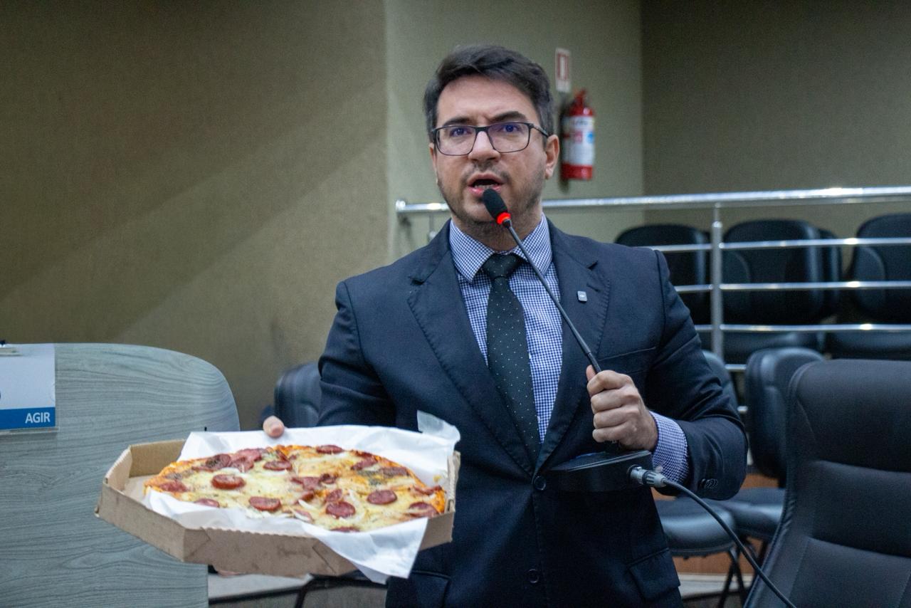 Um mês após prisão de Bual, Câmara segue inerte e David Reis vira alvo de críticas