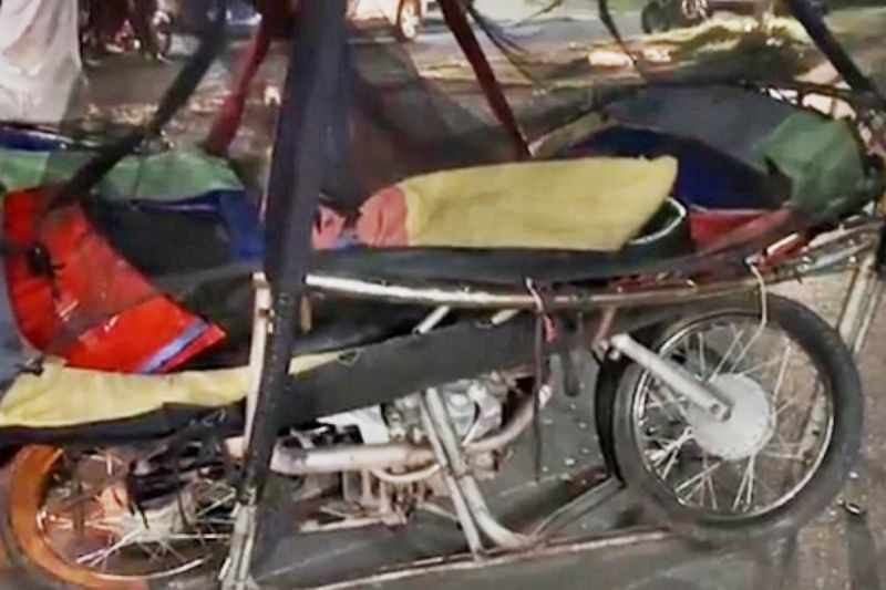 Mãe e bebê ficam feridas após motociclista atingir pula-pula em Itacoatiara