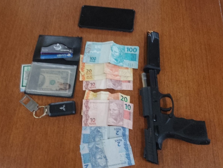 Marido é preso em flagrante após atirar na esposa em Manaus